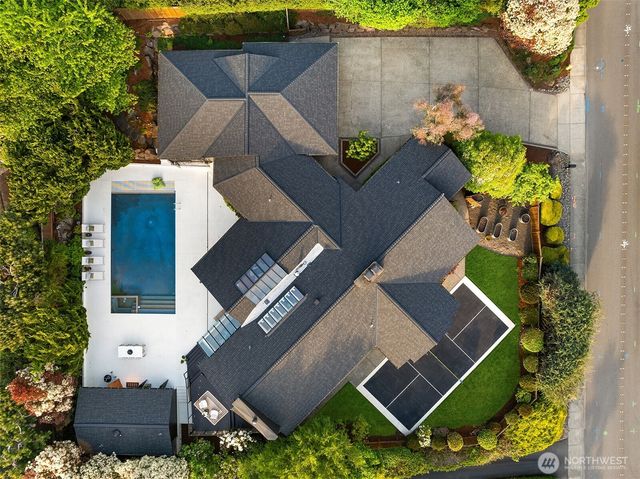 9242 NE 14th Street, Clyde Hill, WA 98004