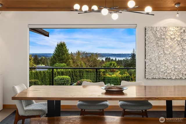 9242 NE 14th Street, Clyde Hill, WA 98004