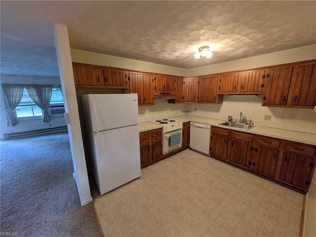 3717 Starlighter DR, Virginia Beach, VA 23452