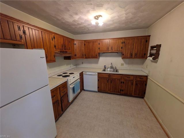3717 Starlighter DR, Virginia Beach, VA 23452