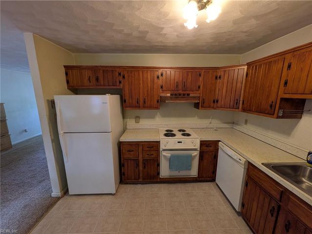 3717 Starlighter DR, Virginia Beach, VA 23452