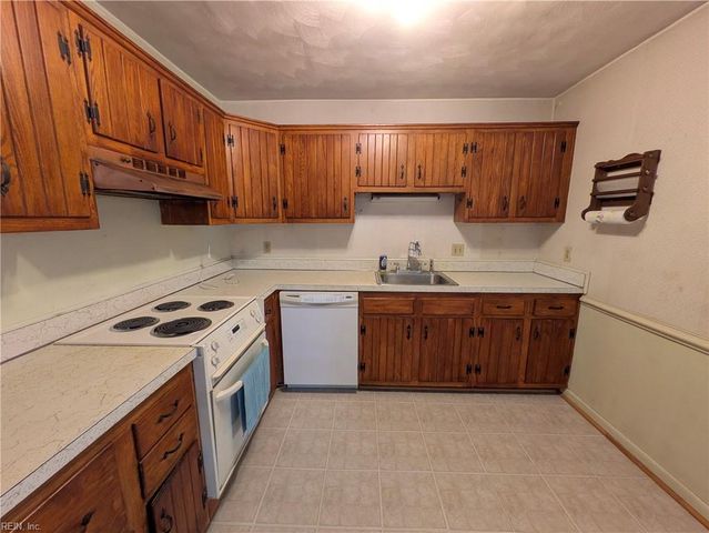 3717 Starlighter DR, Virginia Beach, VA 23452