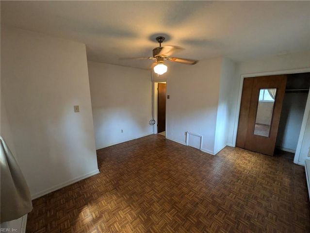 3717 Starlighter DR, Virginia Beach, VA 23452