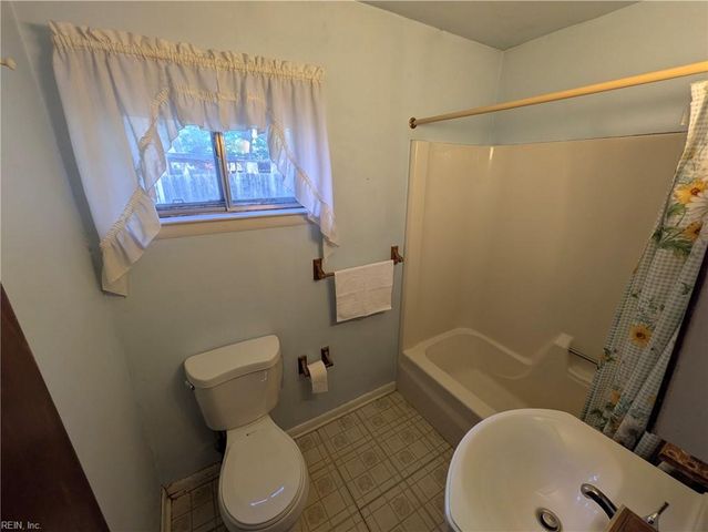 3717 Starlighter DR, Virginia Beach, VA 23452