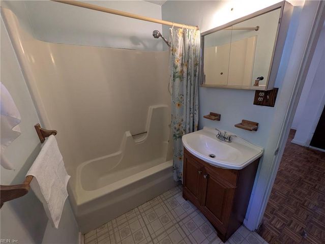 3717 Starlighter DR, Virginia Beach, VA 23452