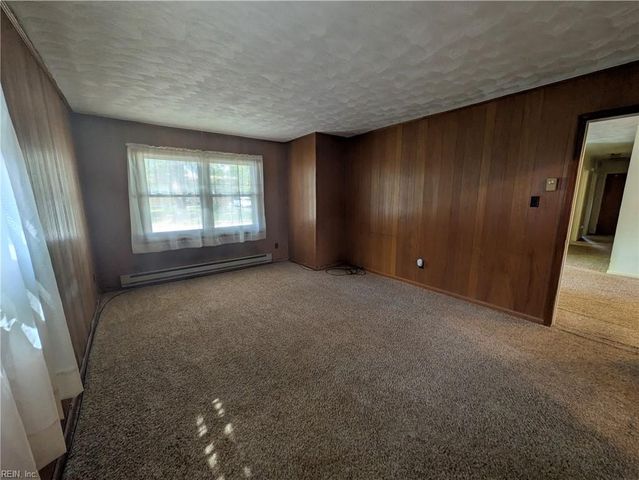 3717 Starlighter DR, Virginia Beach, VA 23452