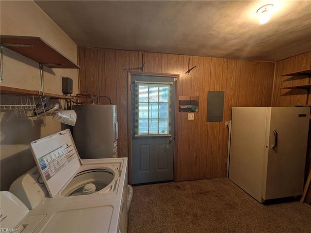 3717 Starlighter DR, Virginia Beach, VA 23452