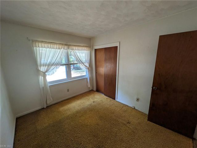 3717 Starlighter DR, Virginia Beach, VA 23452