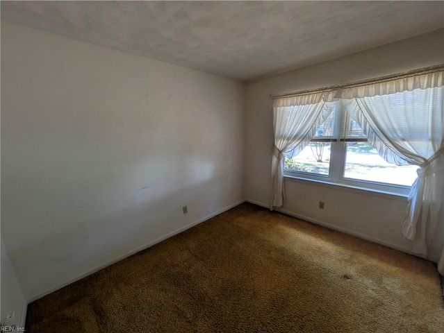 3717 Starlighter DR, Virginia Beach, VA 23452
