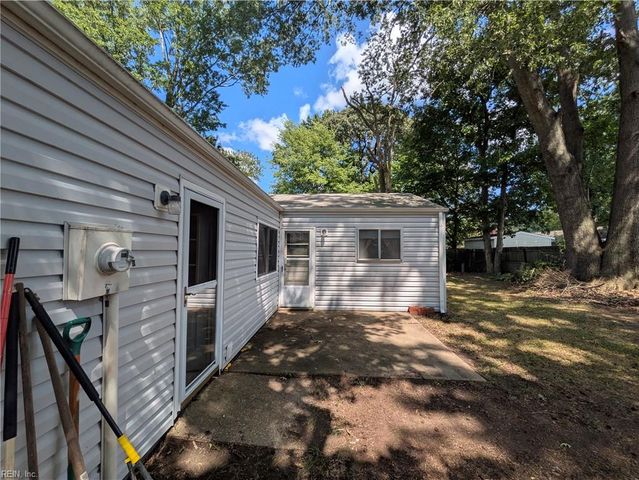 3717 Starlighter DR, Virginia Beach, VA 23452