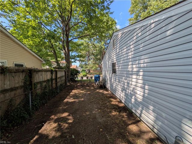 3717 Starlighter DR, Virginia Beach, VA 23452