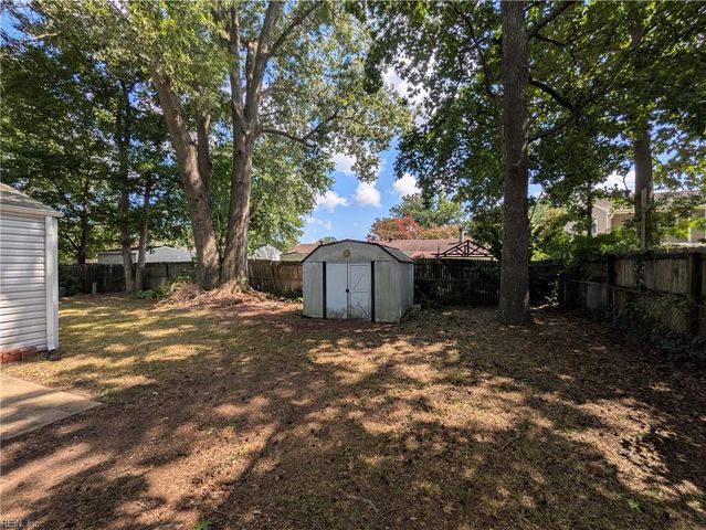 3717 Starlighter DR, Virginia Beach, VA 23452