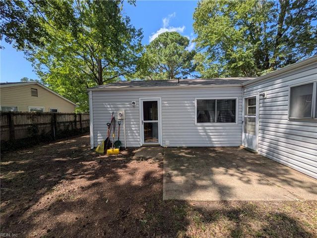 3717 Starlighter DR, Virginia Beach, VA 23452