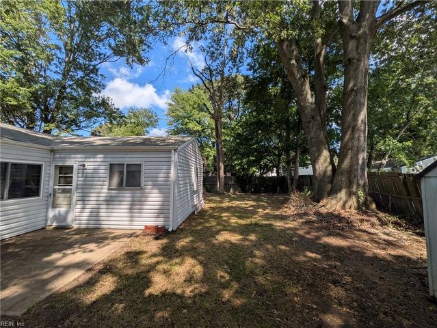 3717 Starlighter DR, Virginia Beach, VA 23452