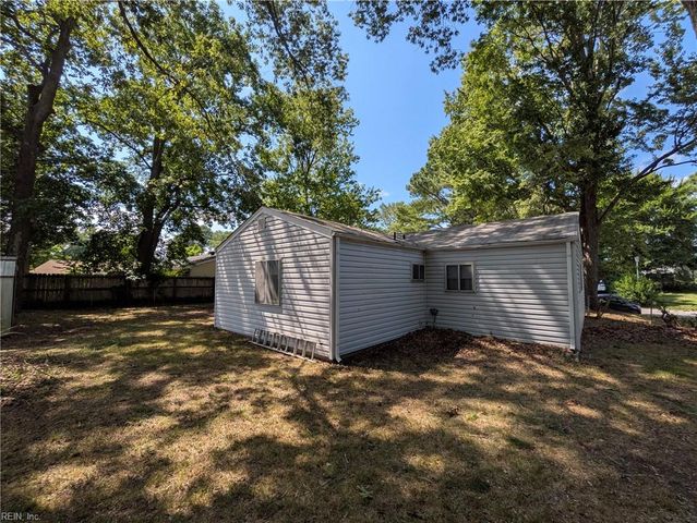 3717 Starlighter DR, Virginia Beach, VA 23452