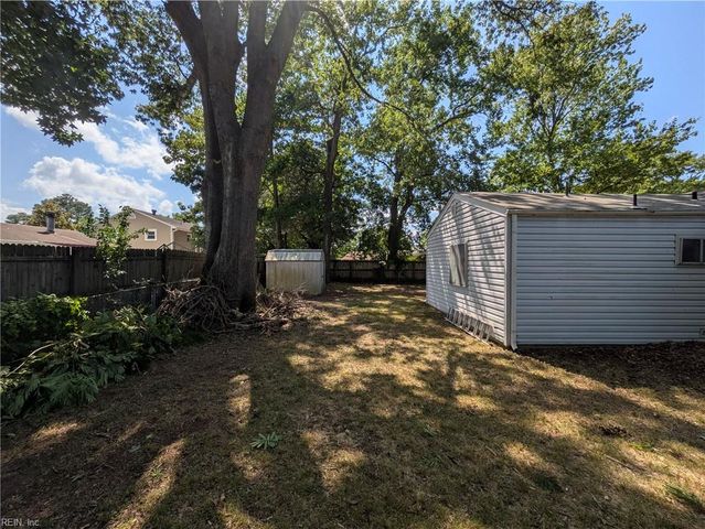 3717 Starlighter DR, Virginia Beach, VA 23452