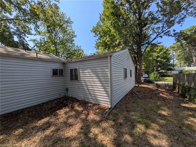 3717 Starlighter DR, Virginia Beach, VA 23452