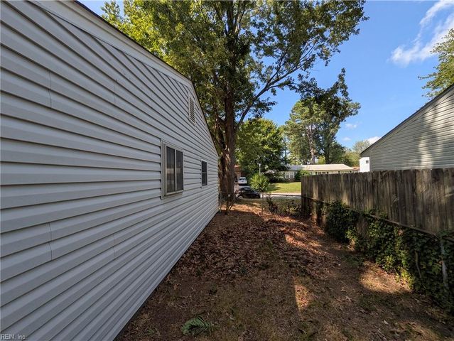 3717 Starlighter DR, Virginia Beach, VA 23452