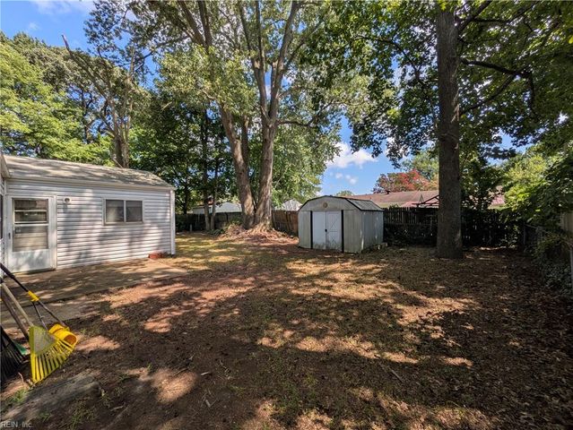 3717 Starlighter DR, Virginia Beach, VA 23452