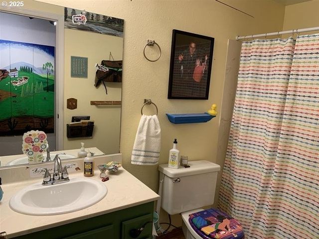 3511 SCOTT Ct, North Bend, OR 97459