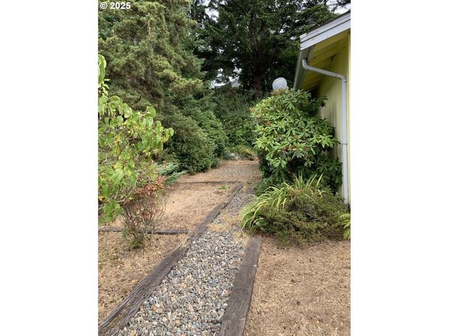 3511 SCOTT Ct, North Bend, OR 97459