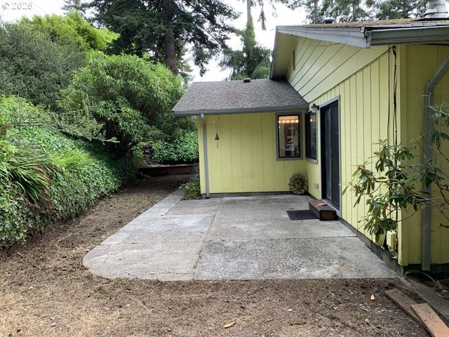 3511 SCOTT Ct, North Bend, OR 97459