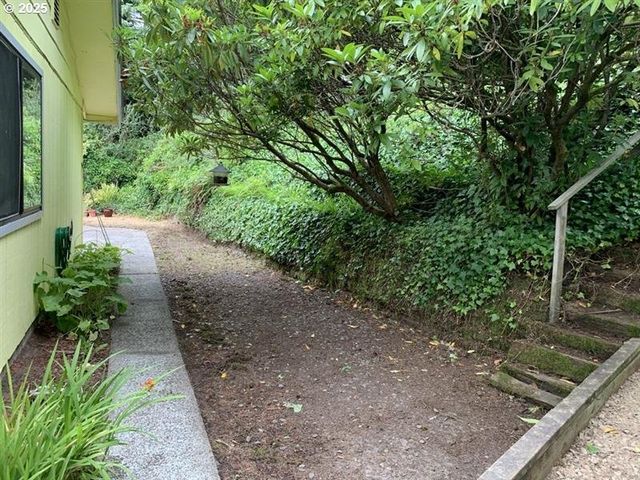 3511 SCOTT Ct, North Bend, OR 97459