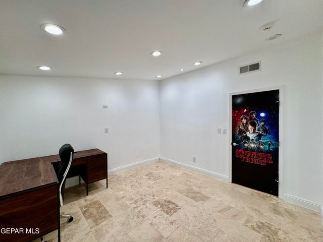 920 Thunderbird Drive, El Paso, TX 79912