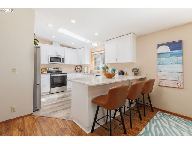 10 SEAGROVE Loop, Lincoln City, OR 97367