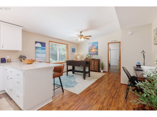 10 SEAGROVE Loop, Lincoln City, OR 97367