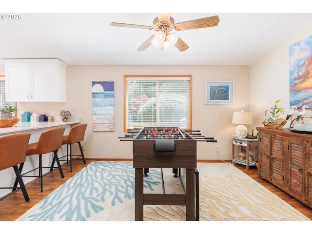 10 SEAGROVE Loop, Lincoln City, OR 97367