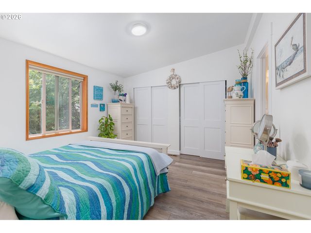 10 SEAGROVE Loop, Lincoln City, OR 97367