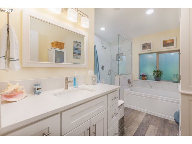 10 SEAGROVE Loop, Lincoln City, OR 97367