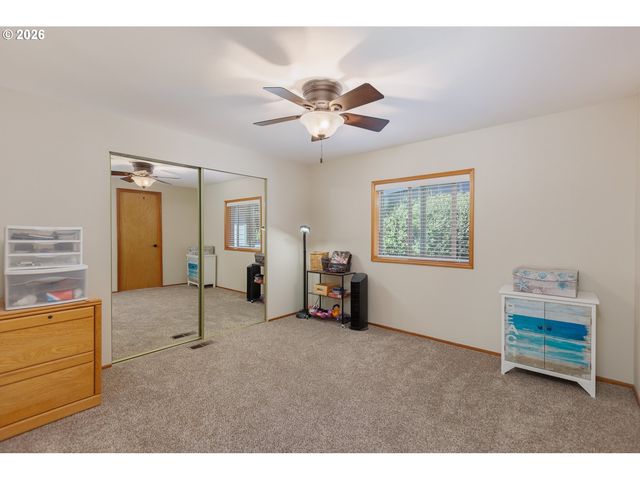 10 SEAGROVE Loop, Lincoln City, OR 97367