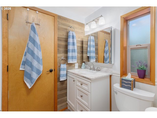 10 SEAGROVE Loop, Lincoln City, OR 97367