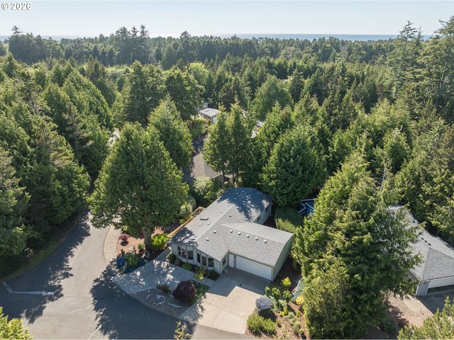 10 SEAGROVE Loop, Lincoln City, OR 97367