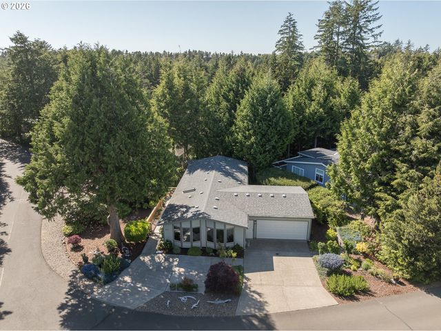 10 SEAGROVE Loop, Lincoln City, OR 97367