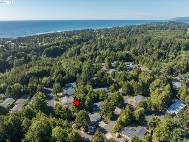 10 SEAGROVE Loop, Lincoln City, OR 97367