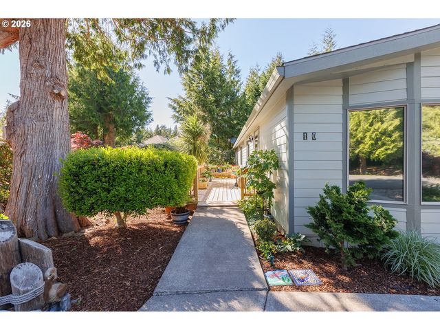 10 SEAGROVE Loop, Lincoln City, OR 97367