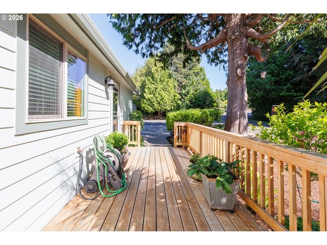 10 SEAGROVE Loop, Lincoln City, OR 97367
