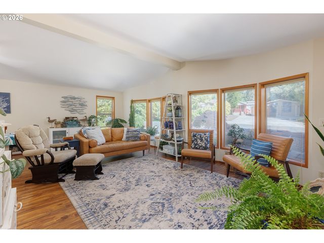 10 SEAGROVE Loop, Lincoln City, OR 97367