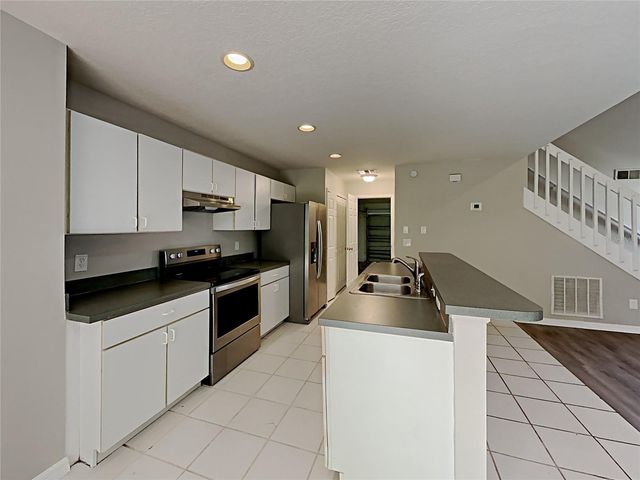 2184 HEATHWOOD CIRCLE, Orlando, FL 32828