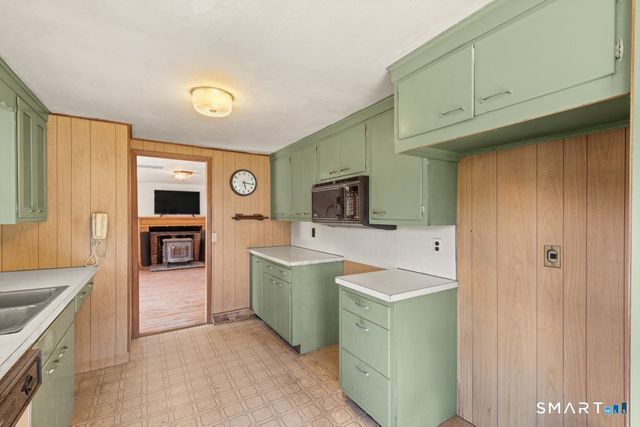 30 Old Middle Road, Brookfield, CT 06804