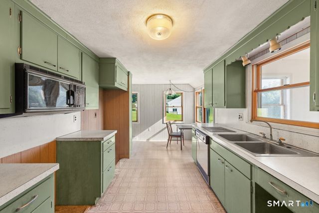 30 Old Middle Road, Brookfield, CT 06804