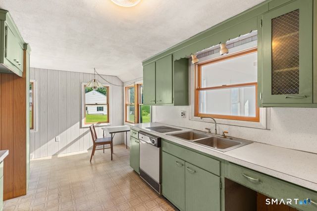 30 Old Middle Road, Brookfield, CT 06804
