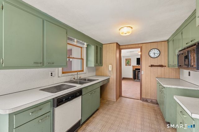 30 Old Middle Road, Brookfield, CT 06804