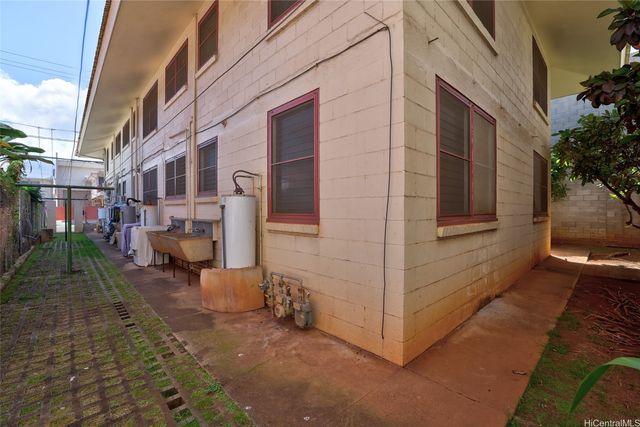 1823 Democrat Street, Honolulu, HI 96819