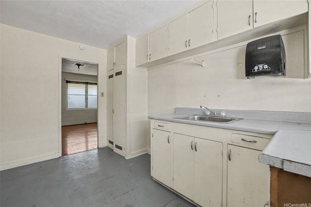 1823 Democrat Street, Honolulu, HI 96819