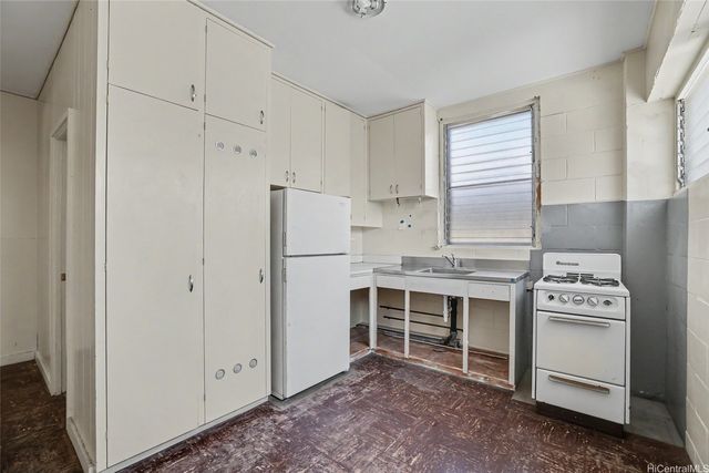 1823 Democrat Street, Honolulu, HI 96819