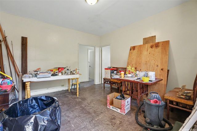 1823 Democrat Street, Honolulu, HI 96819